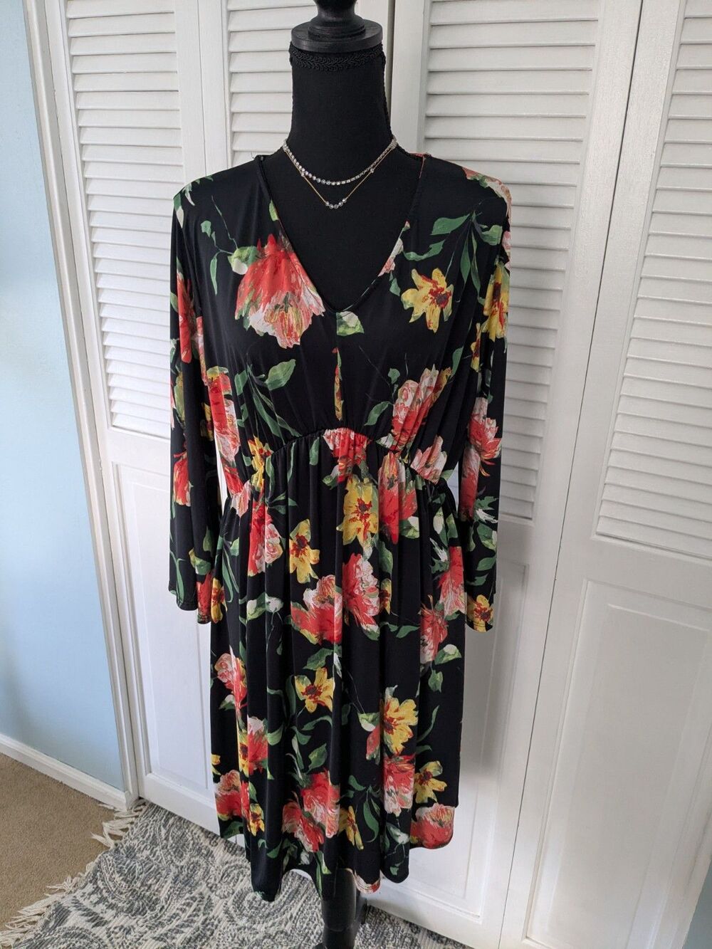 White Birch Dress Women's 1X Stretch Black Orange Yellow Floral V-Neck Flounce